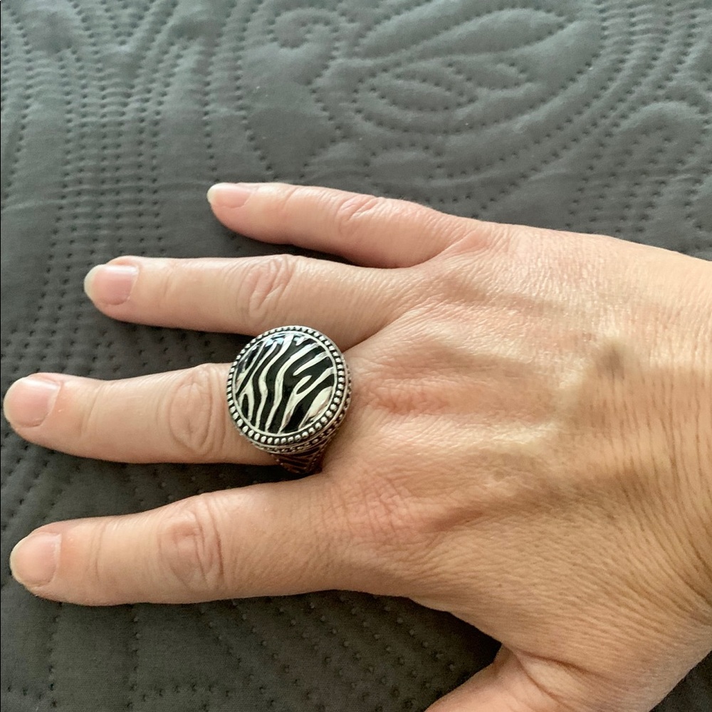 Silver Zebra Pattern ring. Size 10